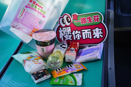 “武汉女生月入过万一天仅花29元”冲上热搜，京东小时达下调运费门槛获网友点赞