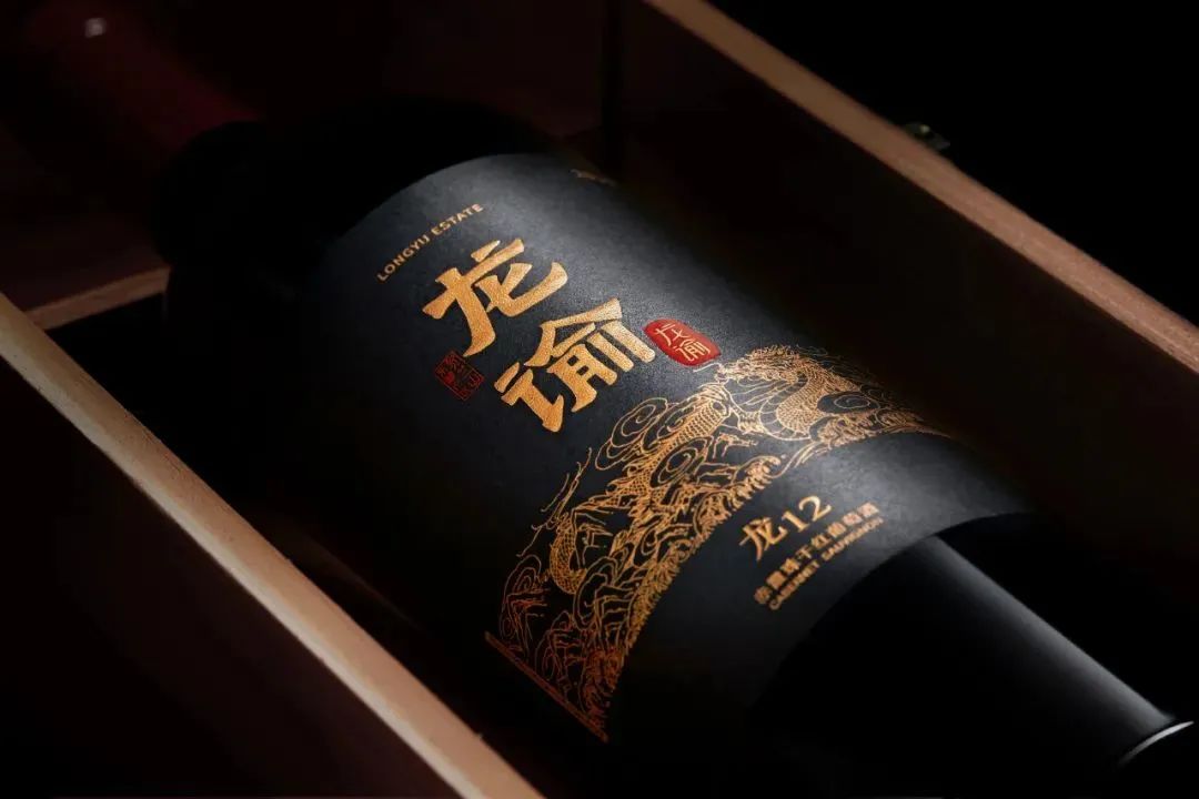 龙谕亮相纪念中法建交60周年红酒礼盒