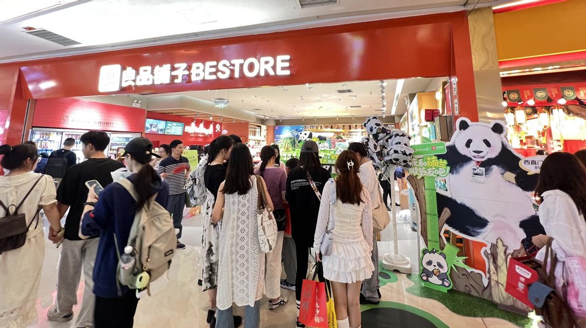 良品铺子亮相中国品牌日，作为唯一休闲零食品牌荣登“我们和品牌”影像展