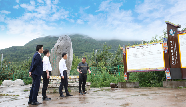 农超对接 红旗连锁助力凉山州农产品销售
