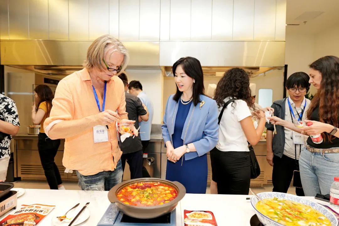 国际媒体汇聚天味食品，探寻美味生活“智”造密码
