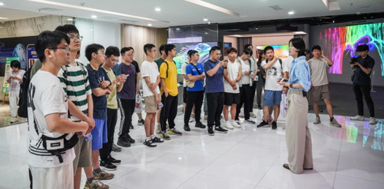 清华大学车辆与运载学院一行到访光峰科技参观交流