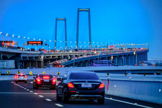 让天堑变通途！宇通高端新能源客车双向领跑“深中通道”