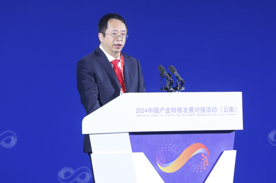 周鸿祎出席中国产业转移发展对接活动（云南） 以人工智能赋能云南承接产业转移