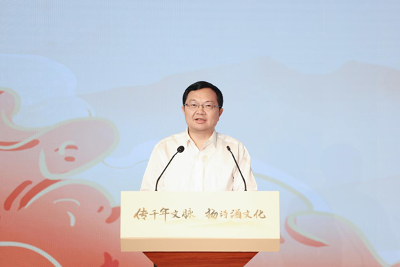 五粮液与中国诗歌学会签署战略合作协议