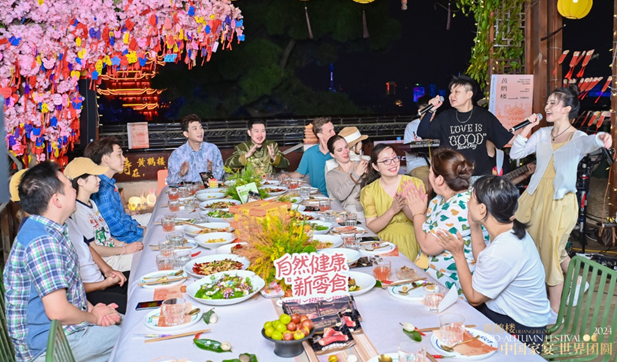 全球18位会员聚首黄鹤楼 共赴良品铺子“中国家宴”中秋团圆夜
