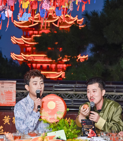 全球18位会员聚首黄鹤楼 共赴良品铺子“中国家宴”中秋团圆夜