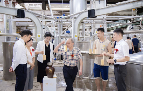 持续领跑！“品质+市场”双轮驱动，郎酒秋酿开启兼香新篇章