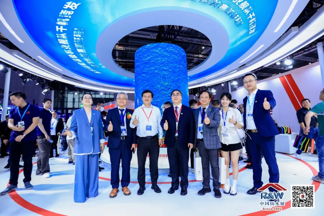 东方雨虹亮相2024中国国际屋面和建筑防水技术展览会