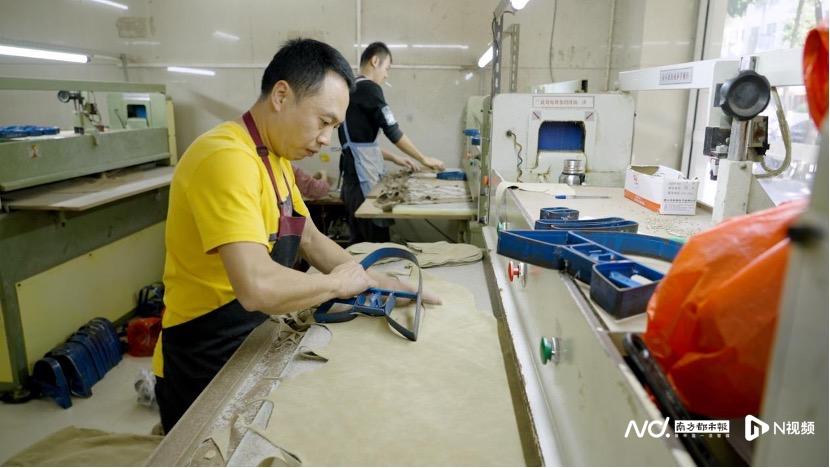 这双丑鞋子热销拼多多，“新质供给“助力产业工人月入过万
