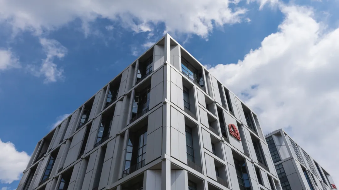 以匠心铸就品质，东方雨虹助力爱玛新能源项目建设获赞誉
