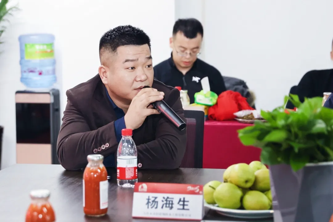 东方雨虹董事长李卫国在新疆出席合伙人座谈会