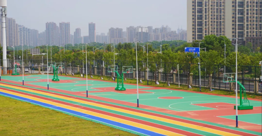 东方雨虹：专业安全，助力运动每一步！