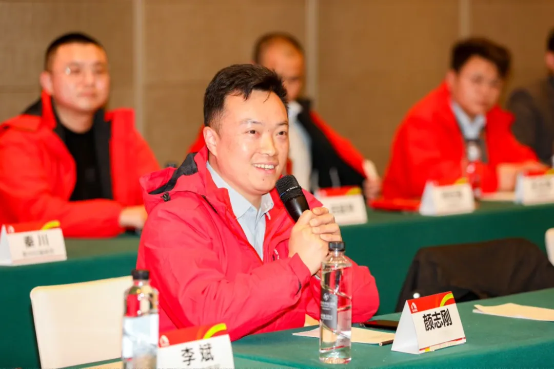 东方雨虹董事长李卫国在贵州出席合伙人座谈会