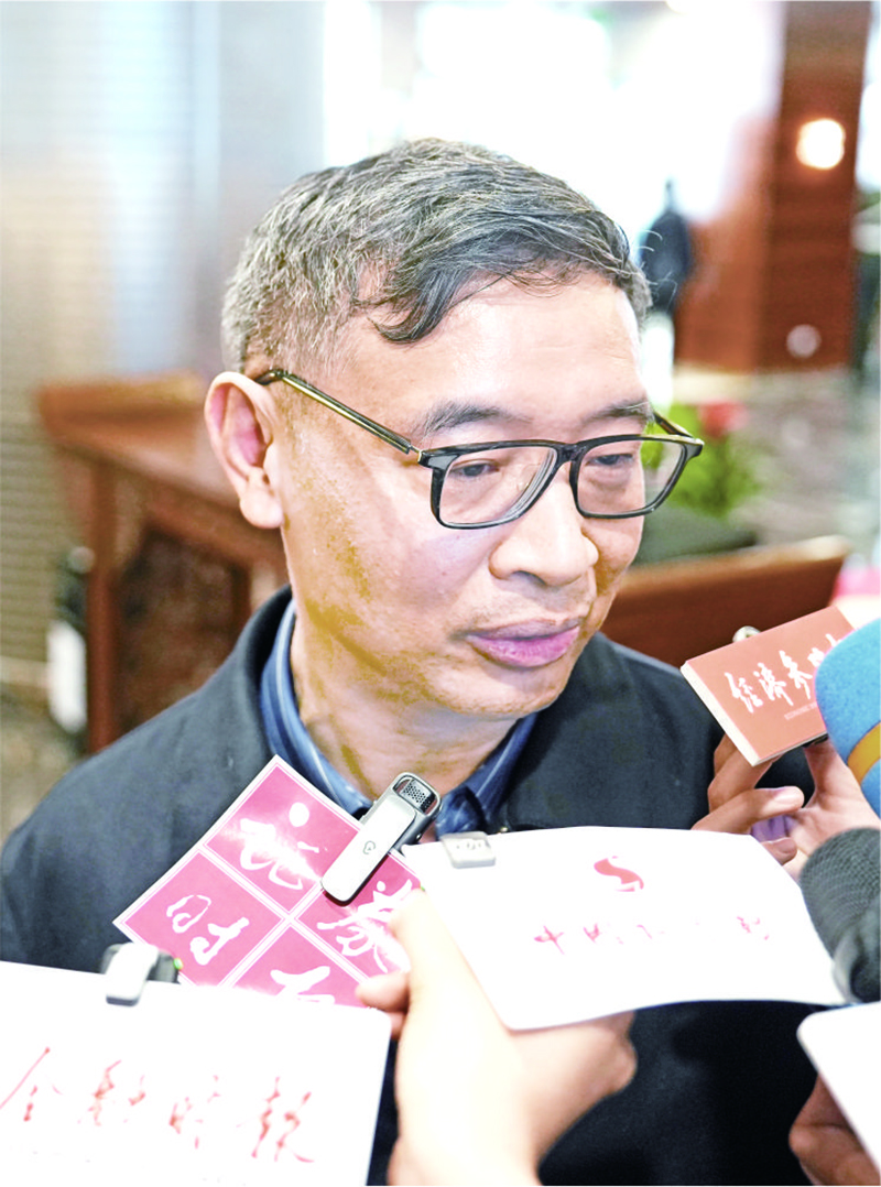 代表委员与会履职 共商资本市场发展大计