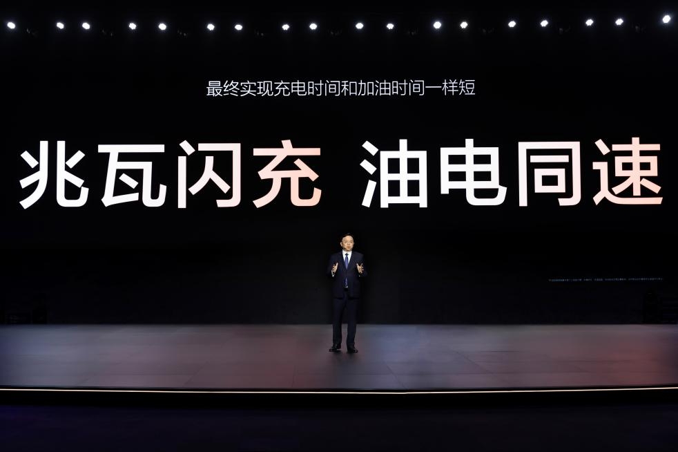 比亚迪史上最强财报出炉:营收7771亿、现金储备1549亿