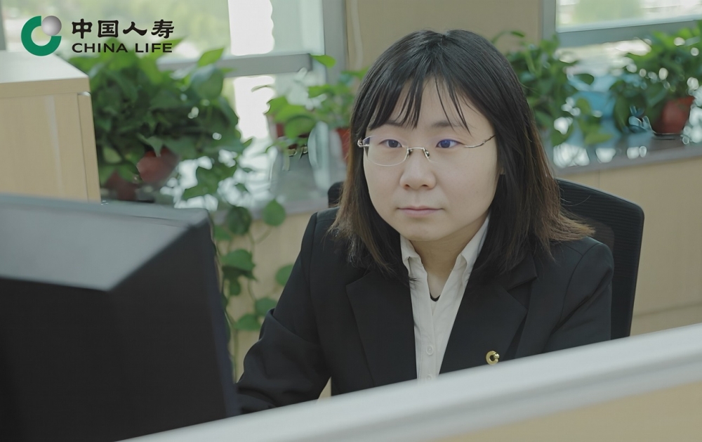 代码编织守护网 青春绽放先锋光——记新时代青年先锋奖获得者康亚楠
