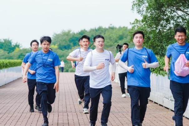 闪耀奔跑向未来 厦门国际银行厦门分行举办2025年健步行活动