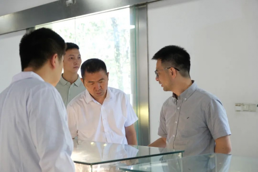 东方雨虹涂料砂粉科技集团与嘉华特水签署战略合作协议