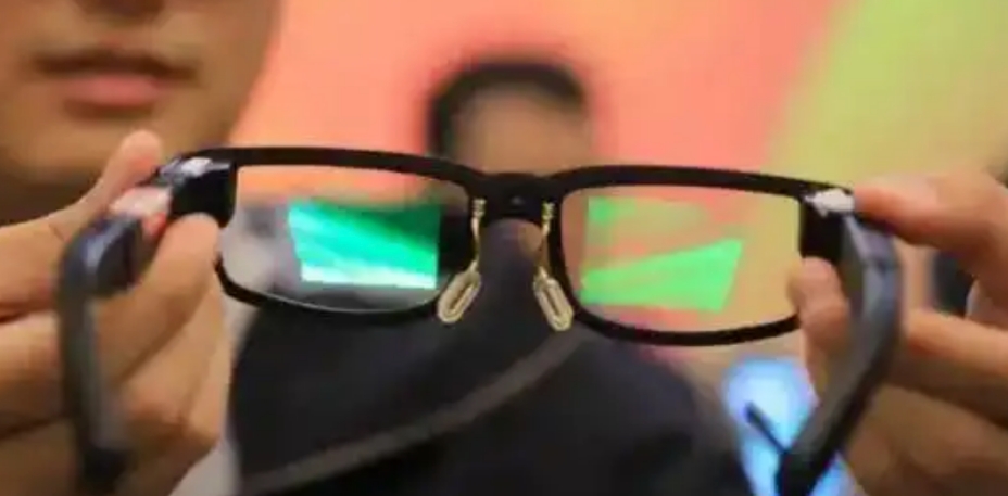 AR 技术路线之争，一拖二方案为什么最有潜力？