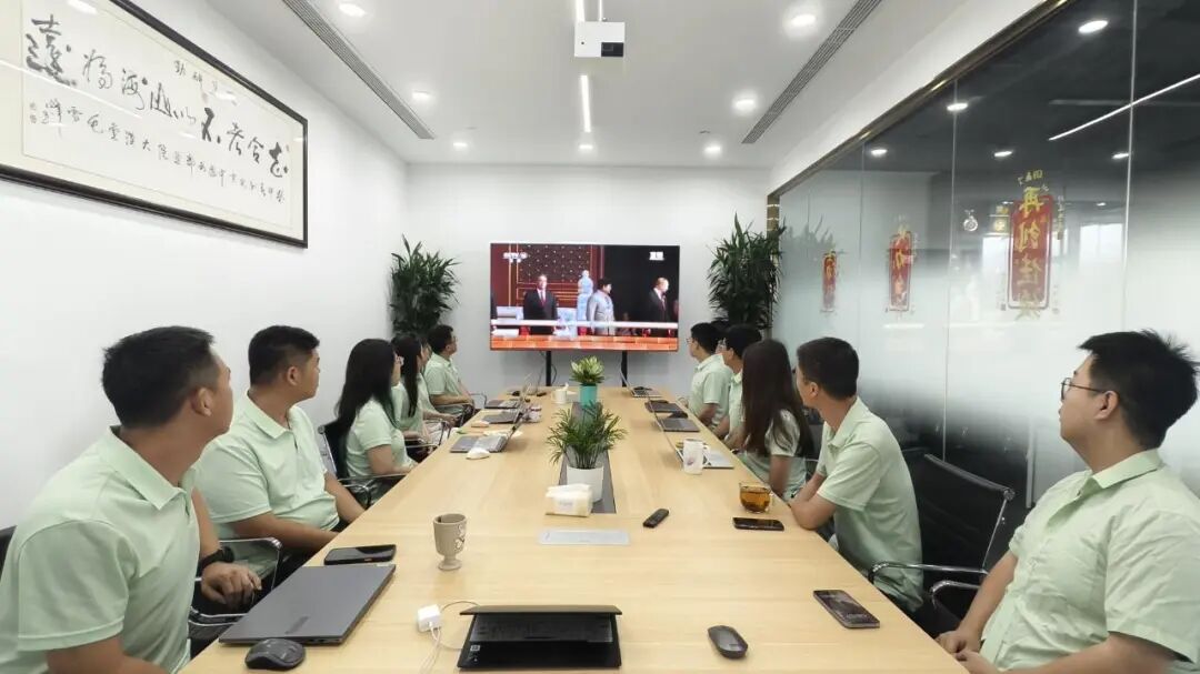 致敬伟大胜利！金徽酒党委组织观看纪念中国人民抗日战争暨世界反法西斯战争胜利80周年大会
