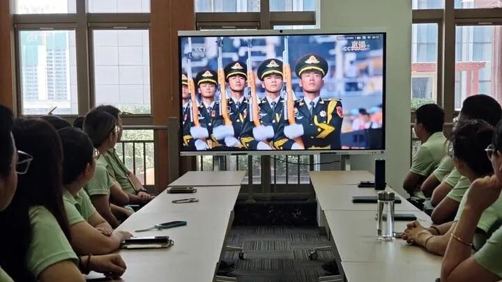 致敬伟大胜利！金徽酒党委组织观看纪念中国人民抗日战争暨世界反法西斯战争胜利80周年大会