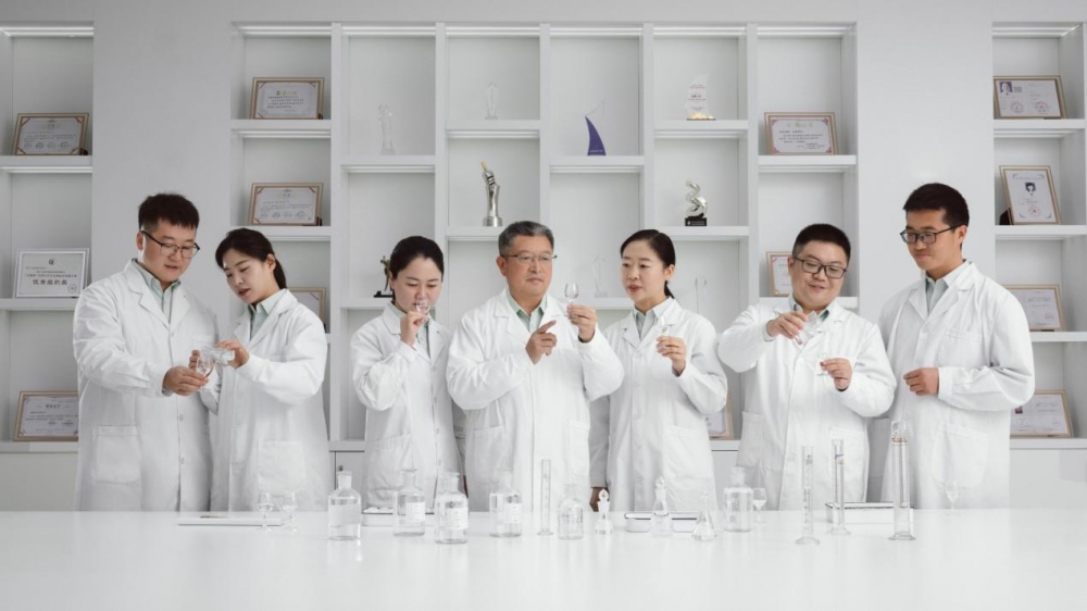 生态秘境，匠心雕琢：金徽酒的醇香之道