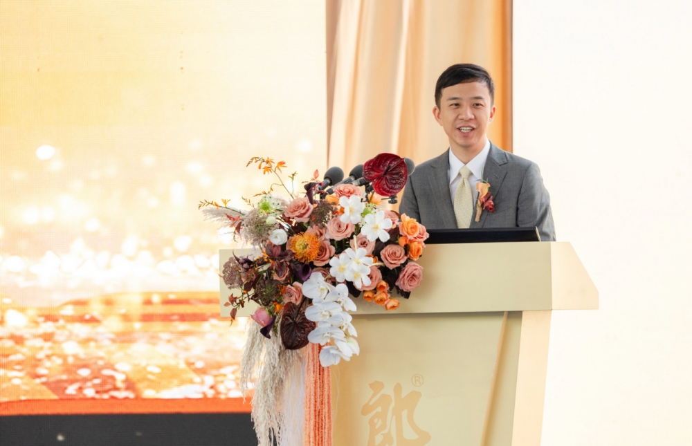 兼香赛道“群龙有首”！汪博炜发布郎酒浓酱兼香型旗舰产品龙马郎