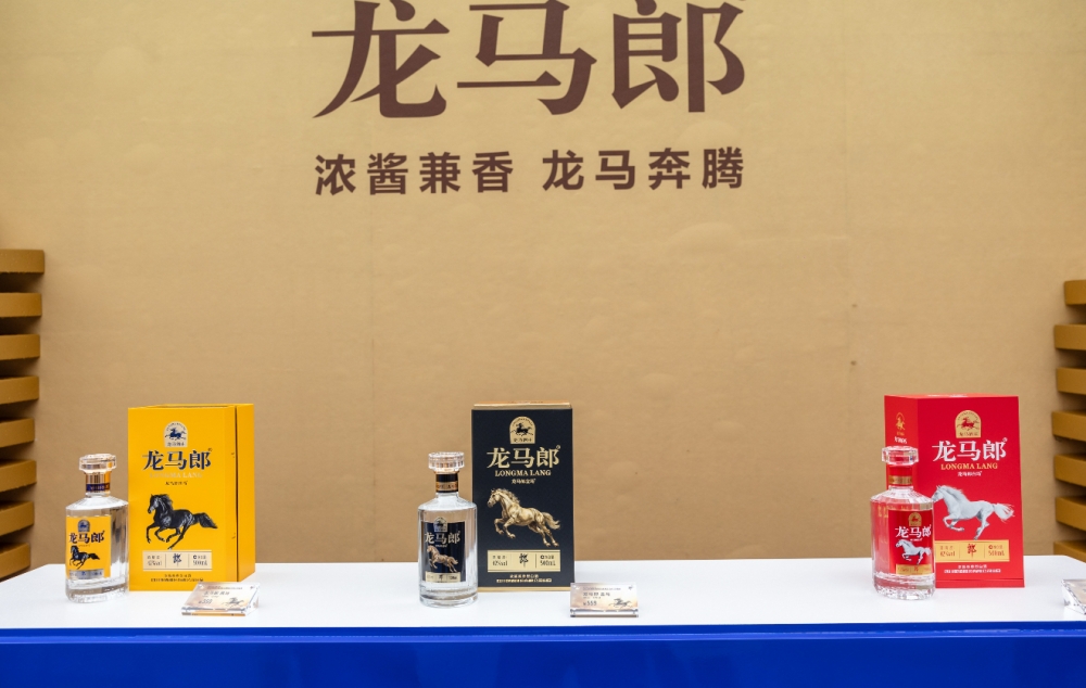 兼香赛道“群龙有首”！汪博炜发布郎酒浓酱兼香型旗舰产品龙马郎
