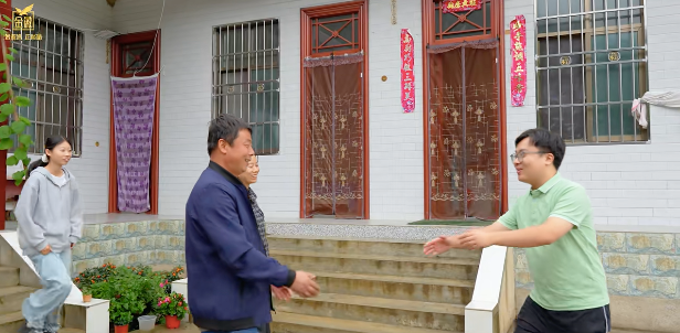 十七载爱心长跑，金徽酒的这双手链接起三万学子的人生路