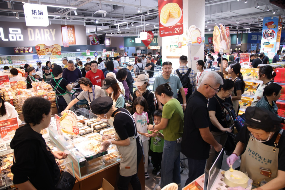 一天热销7吨榴莲，京东七鲜望京新店开业首日场面火爆