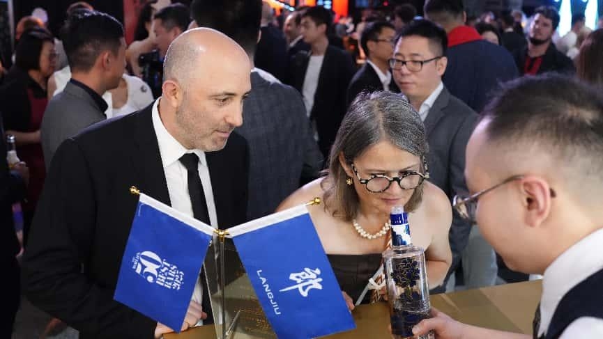 华流才是顶流！郎酒携青花郎、顺品郎特调鸡尾酒亮相“酒吧界奥斯卡”