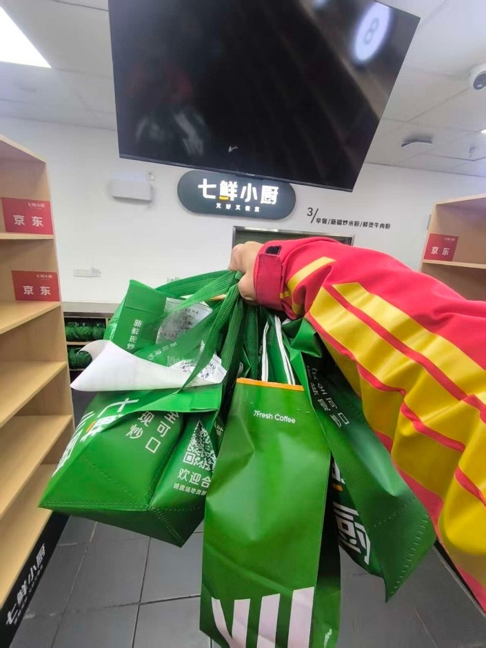 为何七鲜小厨能获刘强东多次站台?“新鲜现炒+食材透明”的好品质是底气