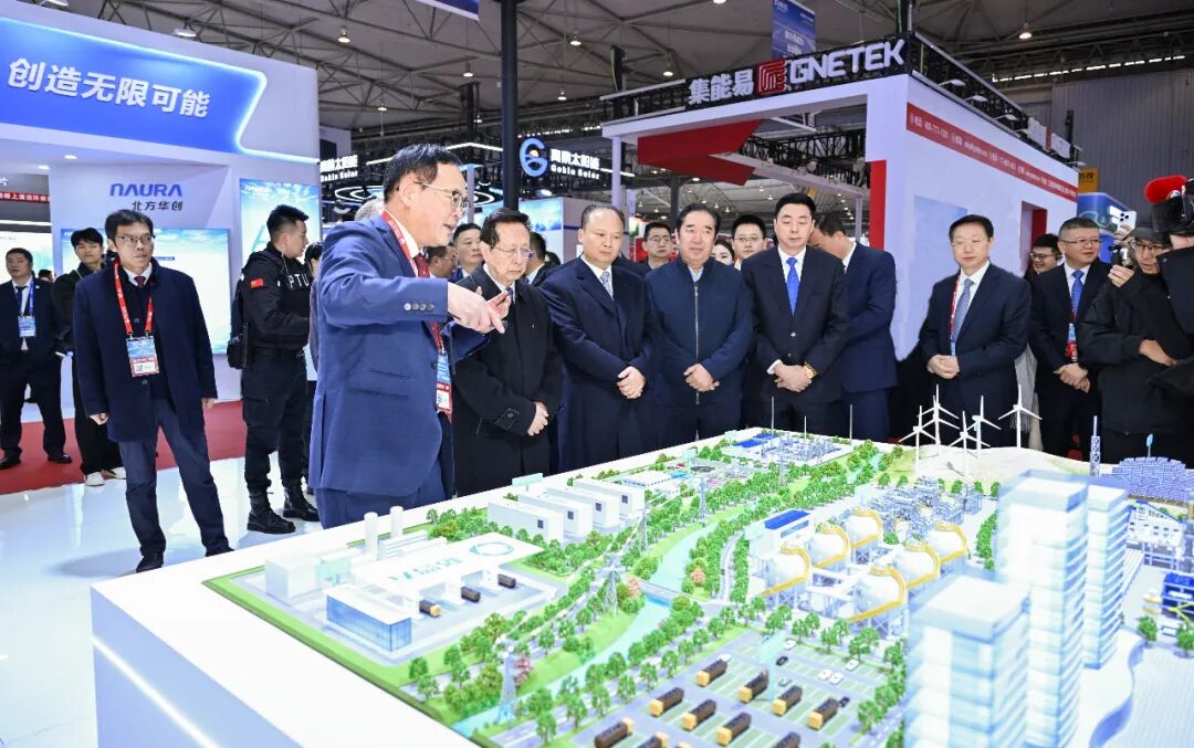 光储同辉 融合赋能 智创未来丨2025第八届中国国际光伏与储能产业大会隆重举行