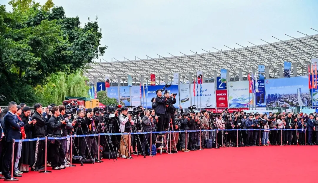 全球隆重发布“成绩单”!2025第八届中国国际光伏与储能产业大会多项数据均创历史之最!