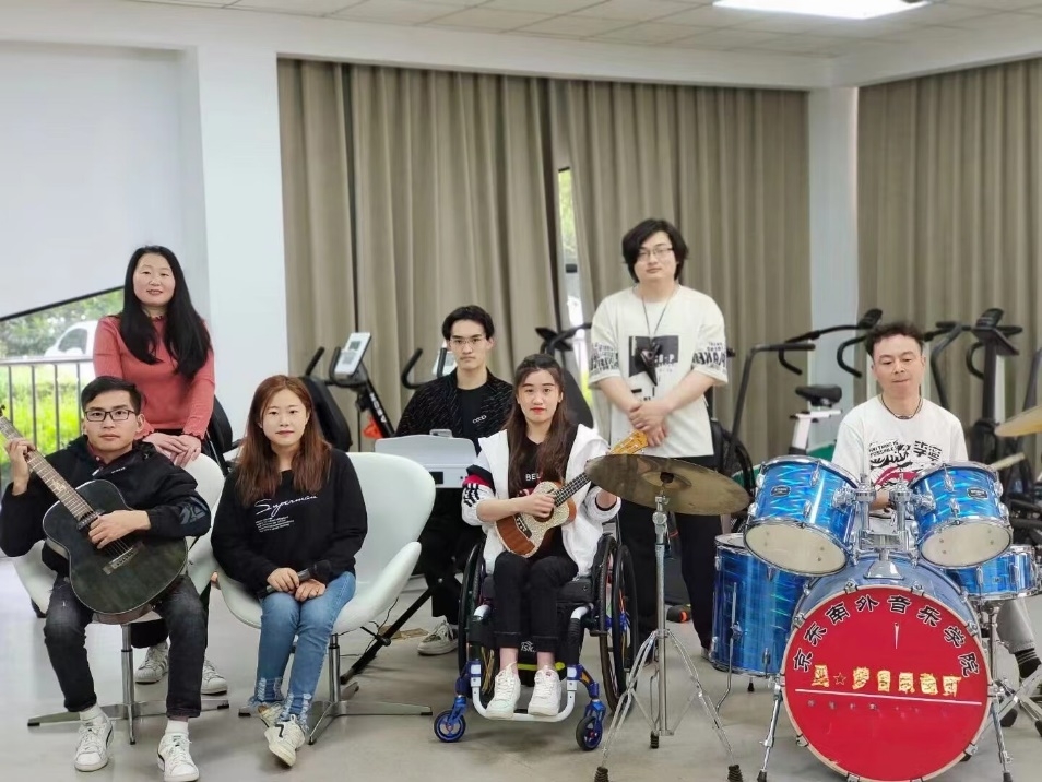 从“被小儿麻痹症绊着”到“全省自强模范”,他用12年让梦想成真