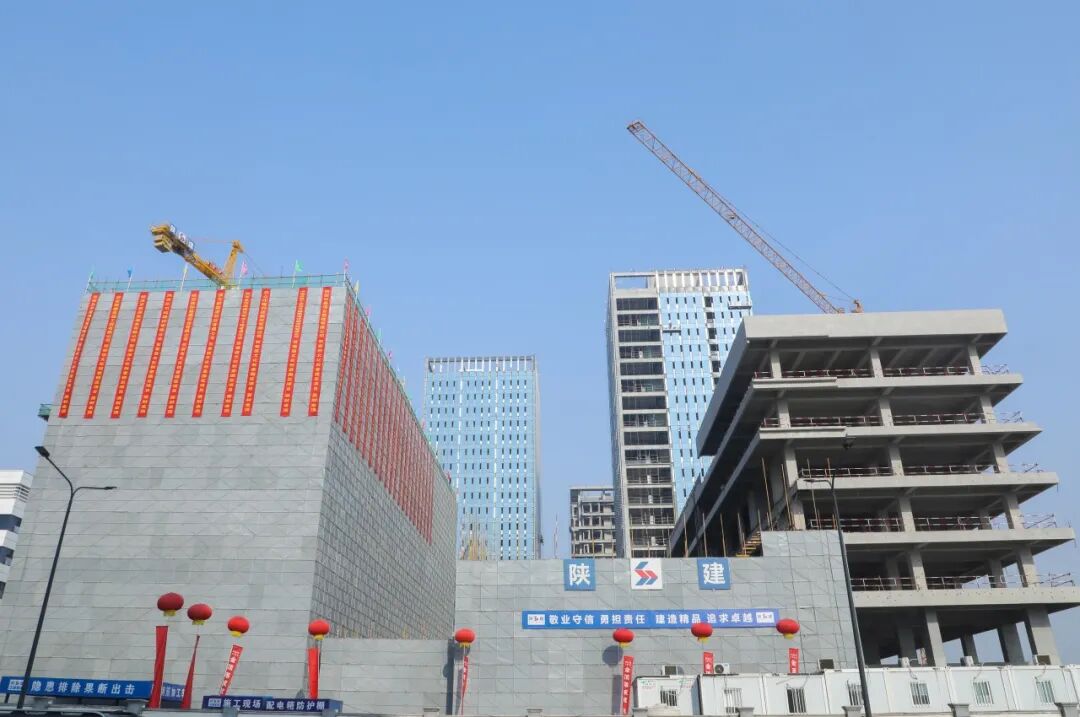 乘势而上 喜封金顶丨荣信文化创意园区主体结构荣耀封顶！