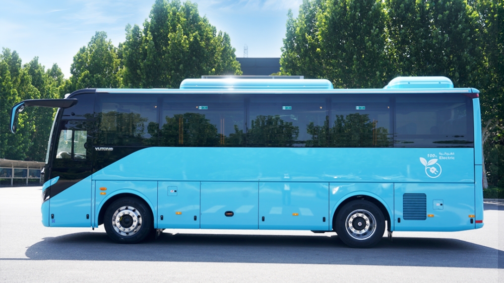 “石油王国”再迎绿色动能：宇通纯电动客车在沙特红海投运