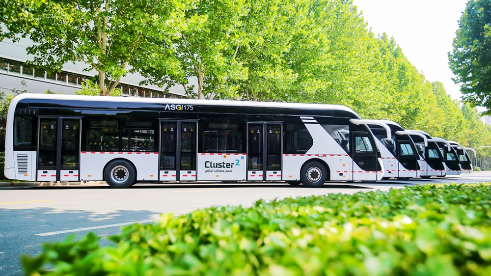 “石油王国”再迎绿色动能：宇通纯电动客车在沙特红海投运