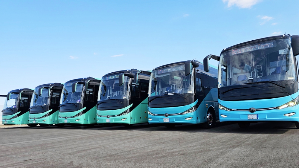 “石油王国”再迎绿色动能：宇通纯电动客车在沙特红海投运