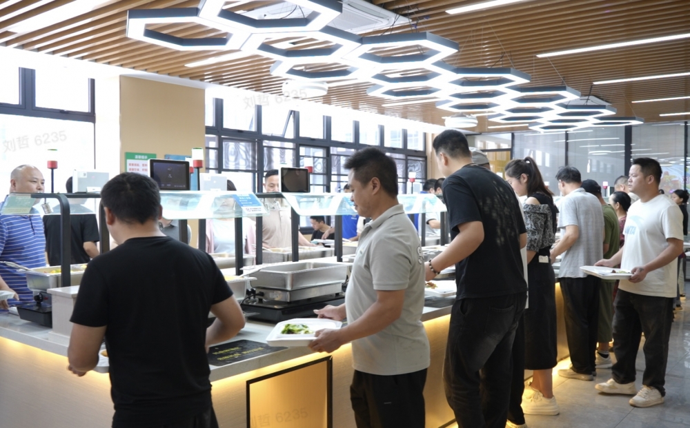 保险护航个体工商户向“新”向“强”