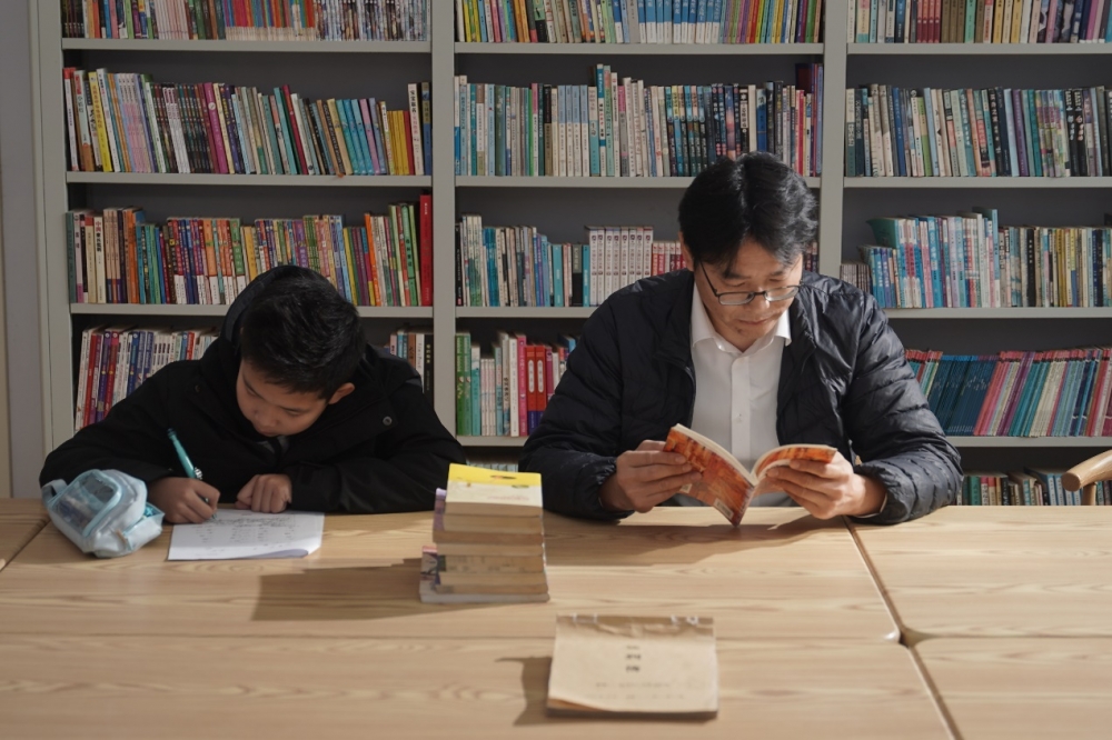 80后上交大博士用拼多多“爆改”老宅，建公益图书馆筑乡村孩子读书梦