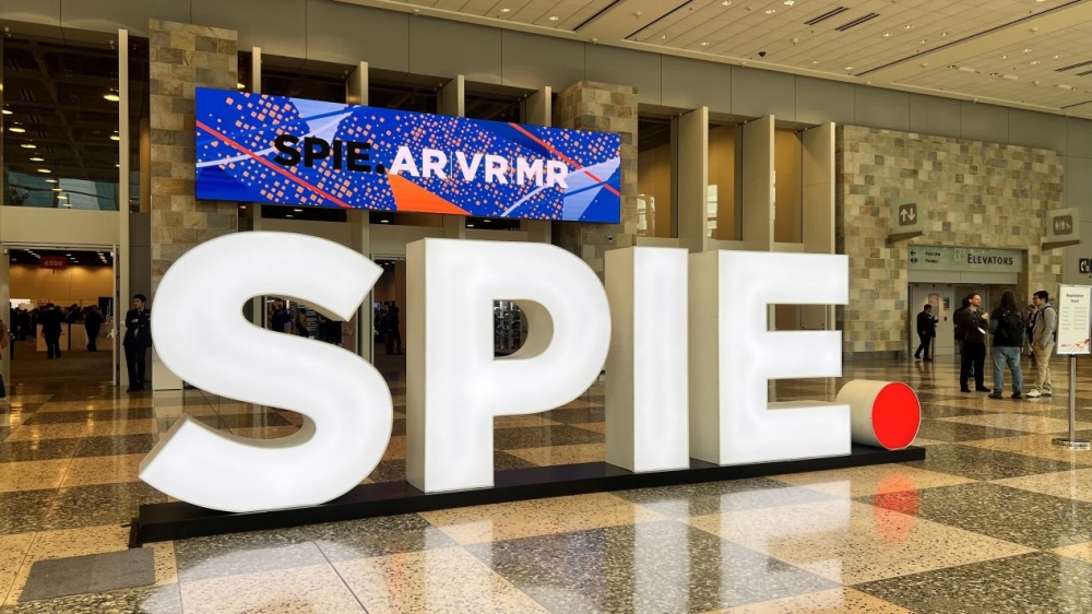 光峰科技参展2026西部光电展，推激光+LCoS原型机及全彩单目双镜光机