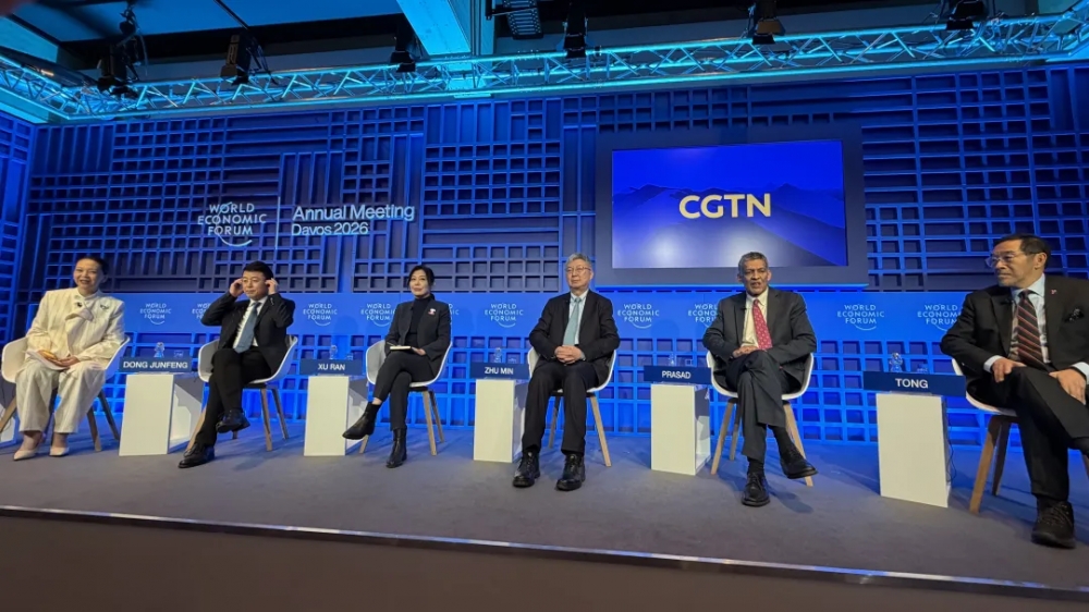 京东达沃斯公布数据:“AI”搜索量去年激增超百倍,AI消费迎来“爆发元年”