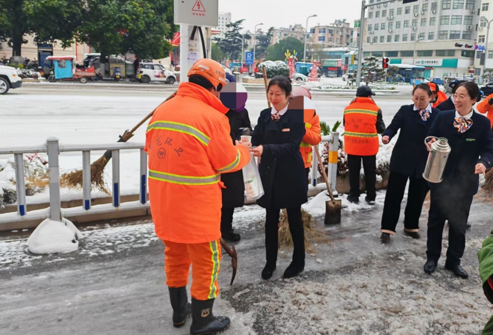 ​应对雨雪冰冻天气，中国人寿从上门服务到公益送暖全链条发力