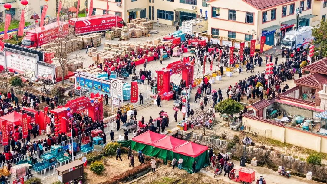 超万份年货送达!刘强东给乡亲送年货,网友:求同款!抄作业!