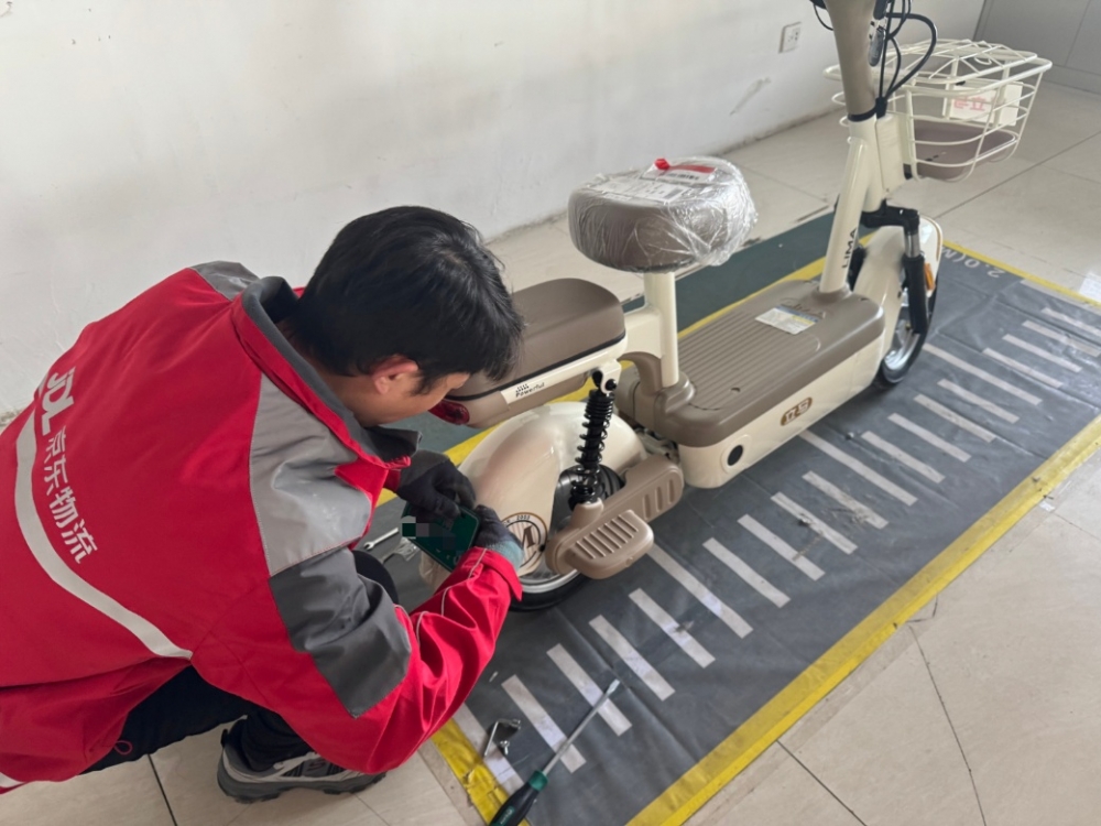 带牌整车送到家!京东第10000辆自营新国标电动自行车济南交付