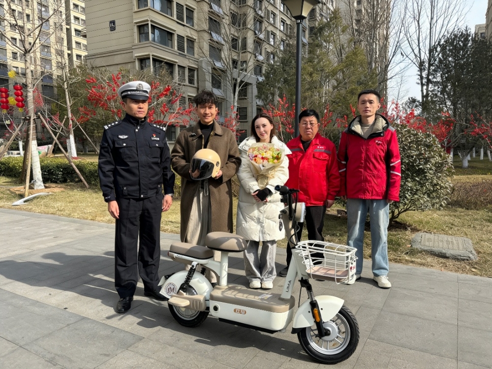 带牌整车送到家!京东第10000辆自营新国标电动自行车济南交付