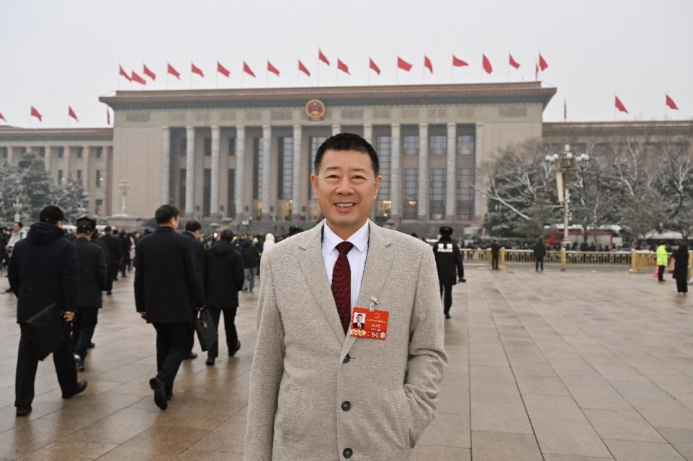 全国两会｜飞鹤冷友斌：自主创新提升优质蛋白供给，守护国人全龄营养健康