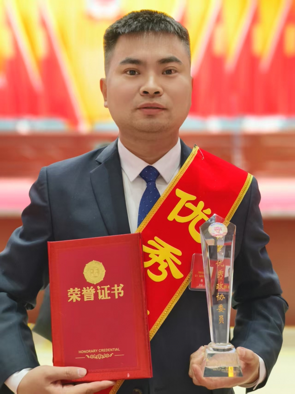 中国人寿干部员工学习领会2026 年全国两会精神